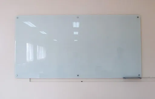Bảng trắng treo tường văn phòng là gì?